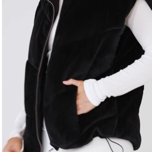 Alo Yoga Ribbed Velour Mountain Side Puffer Vest NWT, SOLD OUT, Size S - Picture 5 of 16